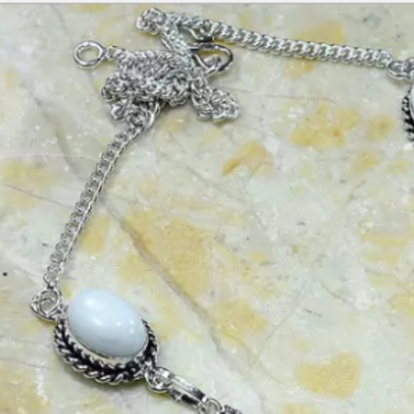 HANDCRAFTED WHITE JADE NECKLACE - Picture 4 of 4